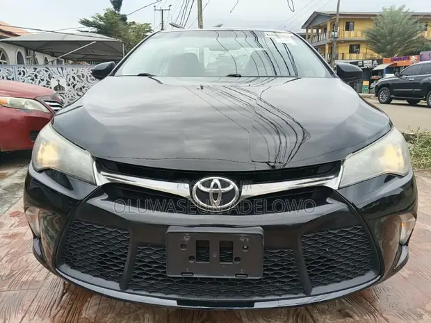 2017 Toyota Camry SE 2.5L Sedan - Black - 1