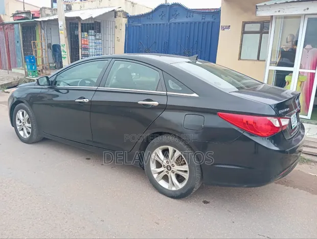 Hyundai Sonata 2012 Black - 1