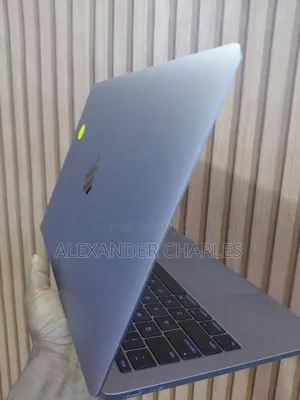 Apple MacBook Pro 2017 8GB RAM, 250GB SSD