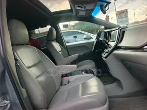 Toyota Sienna 2015 Silver