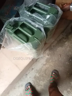 20-Liter Metal Army Jerry Can