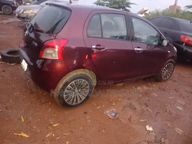 Toyota Yaris 2008 Maroon - 1