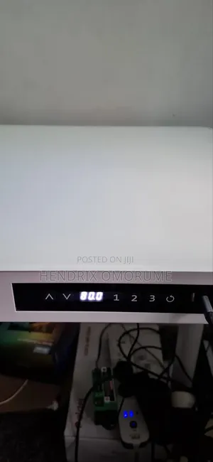 Teburin Wasan Kwamfuta Mai Girma da Cajin USB