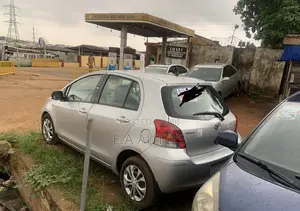 Toyota Yaris 2010 Silver