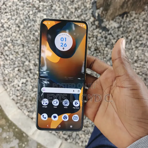 Motorola Razr (2023) 128GB Zinariya - 1