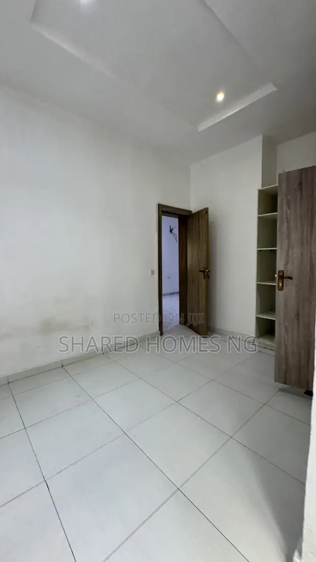 1 Bedroom Shared Apartment in Lommond Garden, Lekki Phase 2 - 1