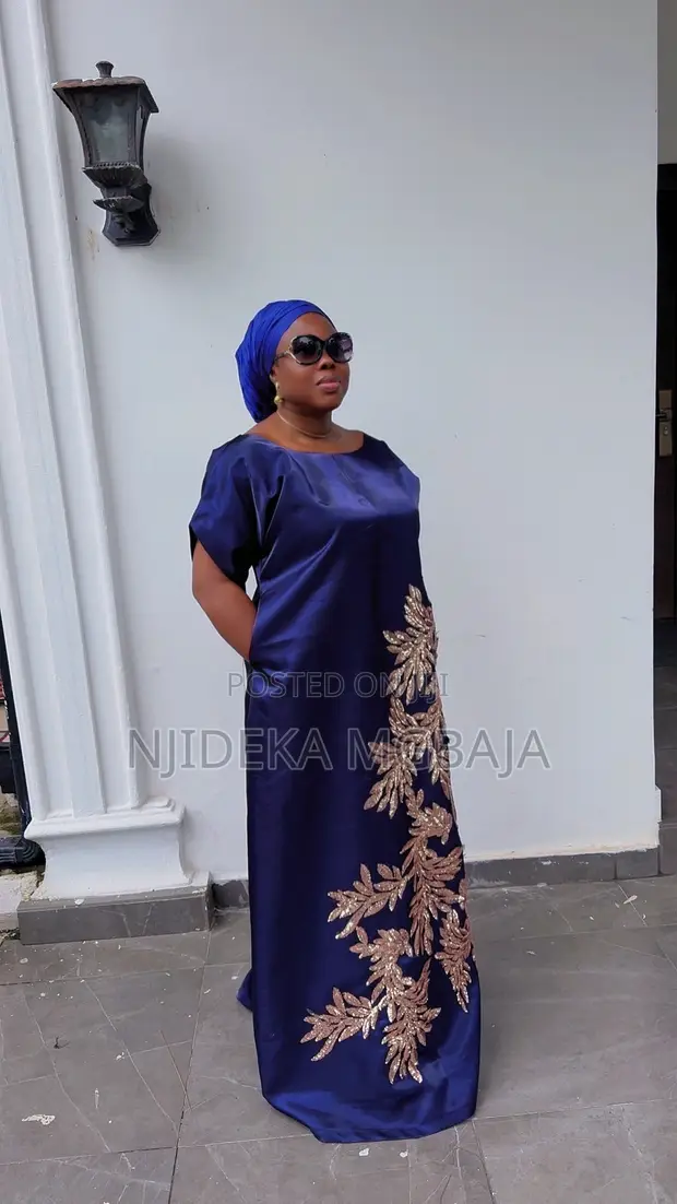 Navy Blue Maxi Gown da Gold Lace Patch - 1