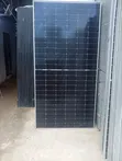 Ingantattun Jinko Solar Panels masu 600W - 1