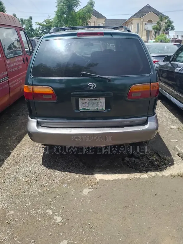 Toyota Sienna 1999 Green - 1