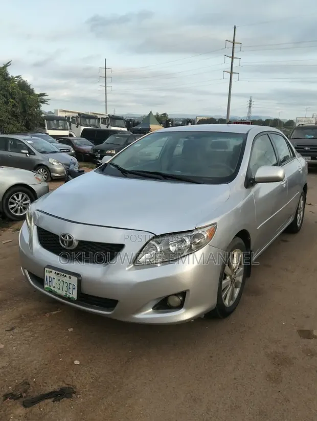 Toyota Corolla 2008 Silver - 1