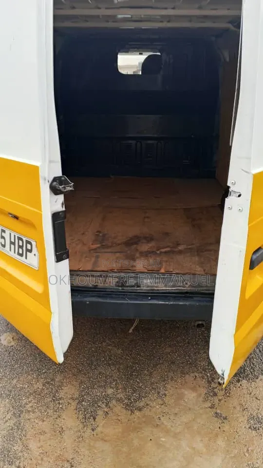 Ford Transit Connect 2005 Yellow - 1