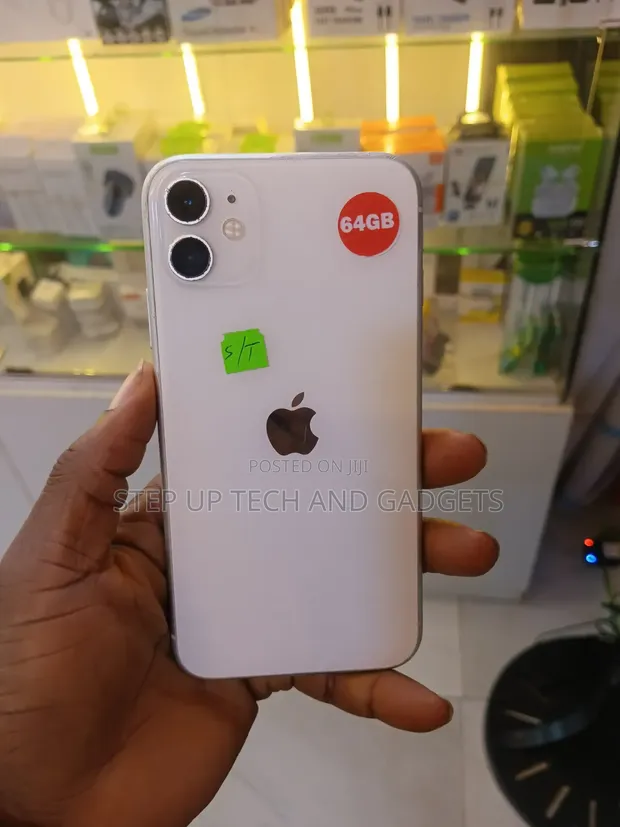 Apple iPhone 11 64GB White - 1