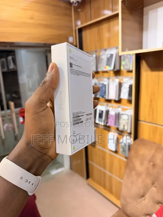 New Apple iPhone 17 Pro 1TB Silver - 1