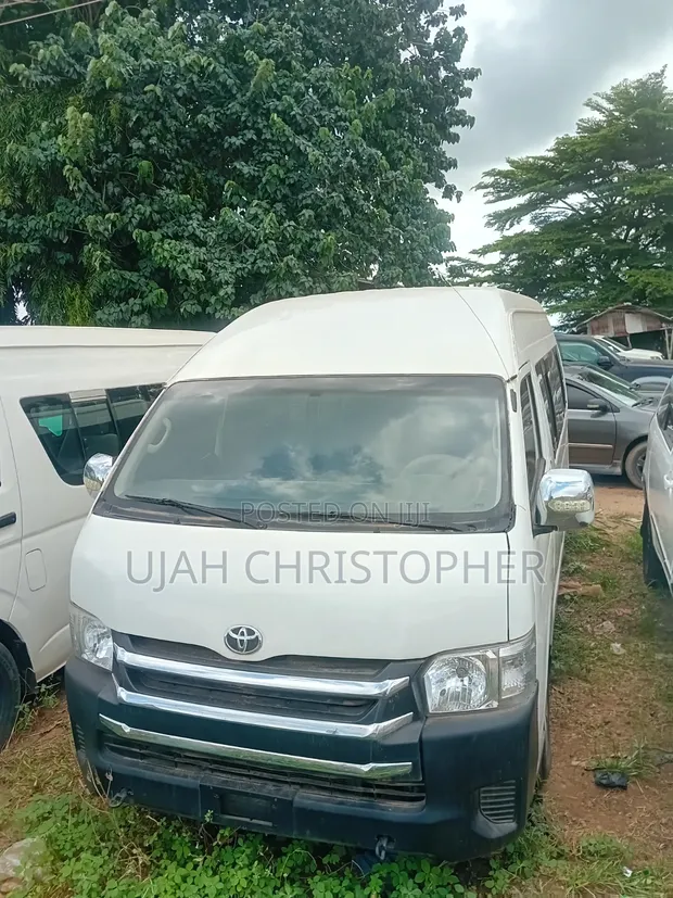 Toyota HiAce Bus 2015 White - 1
