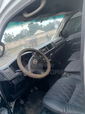 Toyota HiAce Bus 2015 White