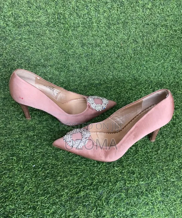 Tsadar Kyakkyawar Tan Satin Stiletto Court Heels - 1