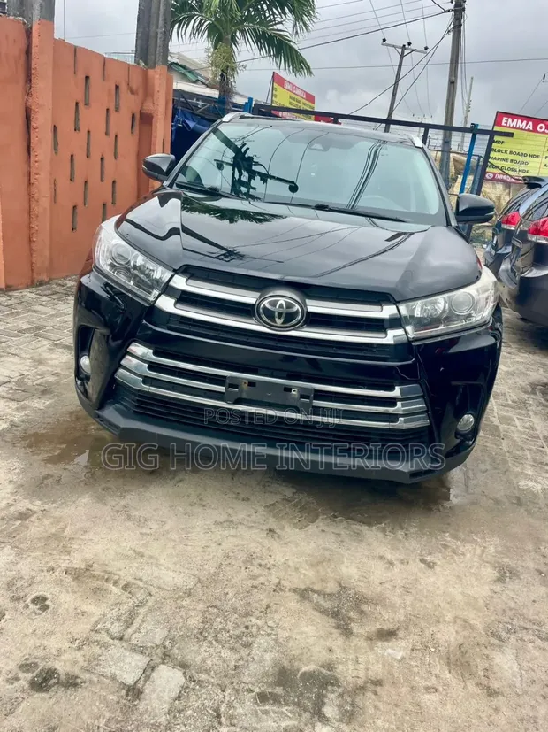2019 Toyota Highlander XLE Black - 1