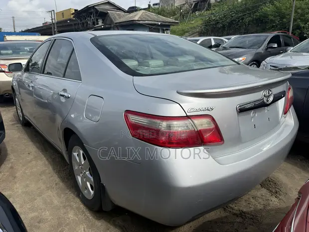 Toyota Camry LE 2009 Silver - 1