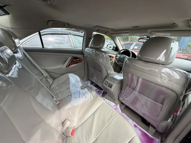 Toyota Camry LE 2011 Gray - 1