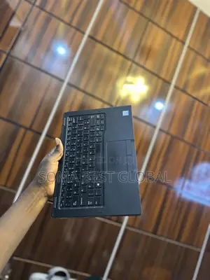 Dell Latitude 7390 2-in-1 Laptop - Core i7, 16GB RAM, 256GB SSD