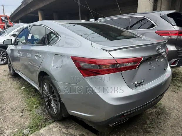 Toyota Avalon Touring 2016 - Silver/Black - 1