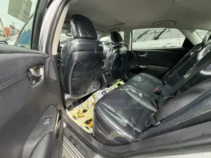 Toyota Avalon Touring 2016 - Silver/Black