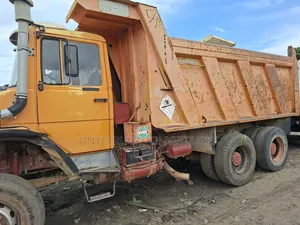 Tsohon Iveco 6x6 Tipper Truck Mai Tayar Goma da Auxiliary