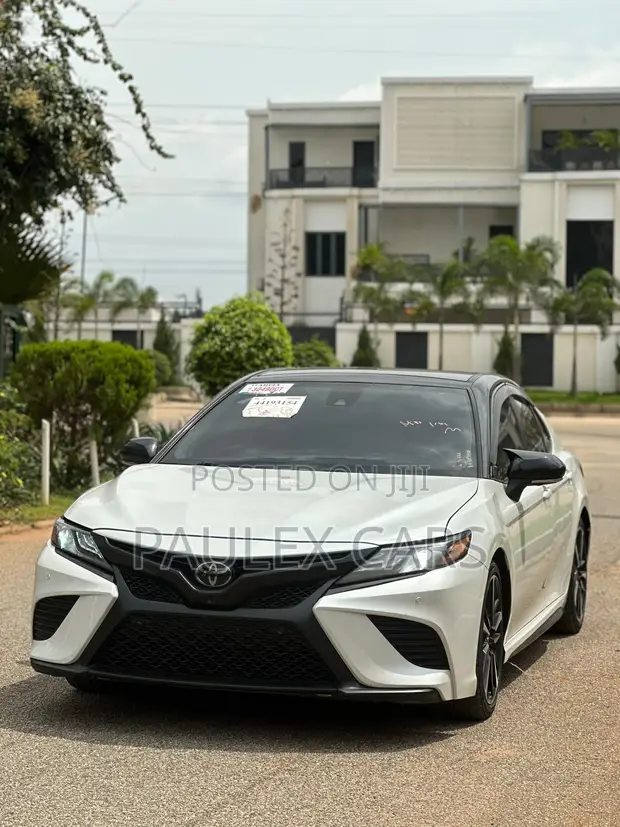 2018 Toyota Camry XSE FWD (2.5L) - Fully Loaded - 1