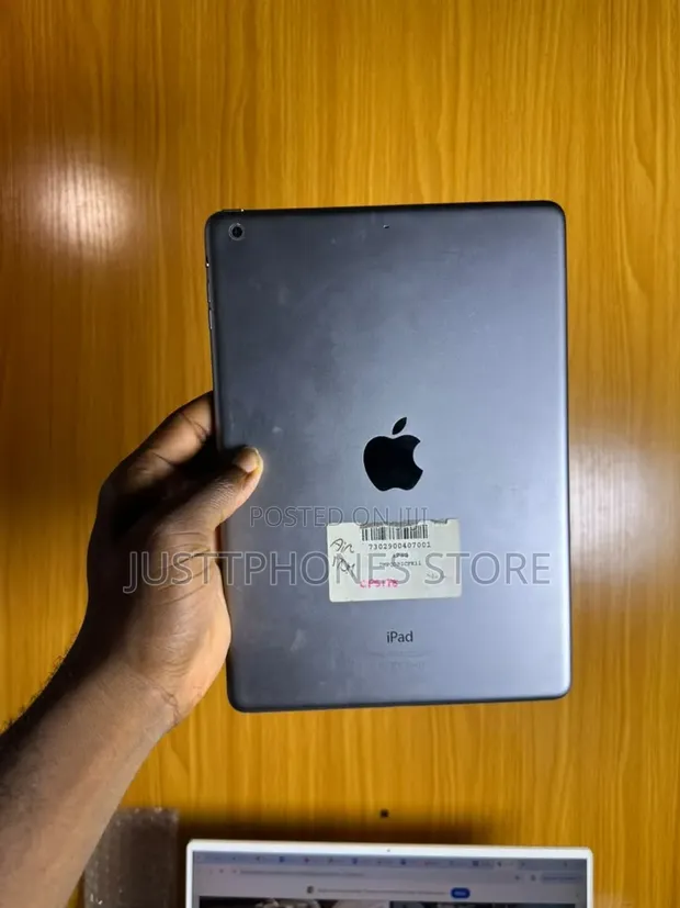 Apple iPad Air 16GB Silver - 1