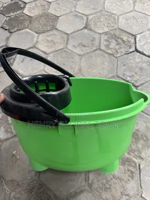 Plastic Mop Bucket with Wringer