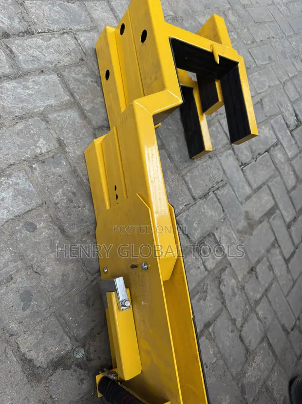 Heavy-Duty Truck Wheel Chock / Restraint - 1