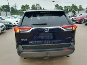 Toyota RAV4 2020 Hybrid Blue