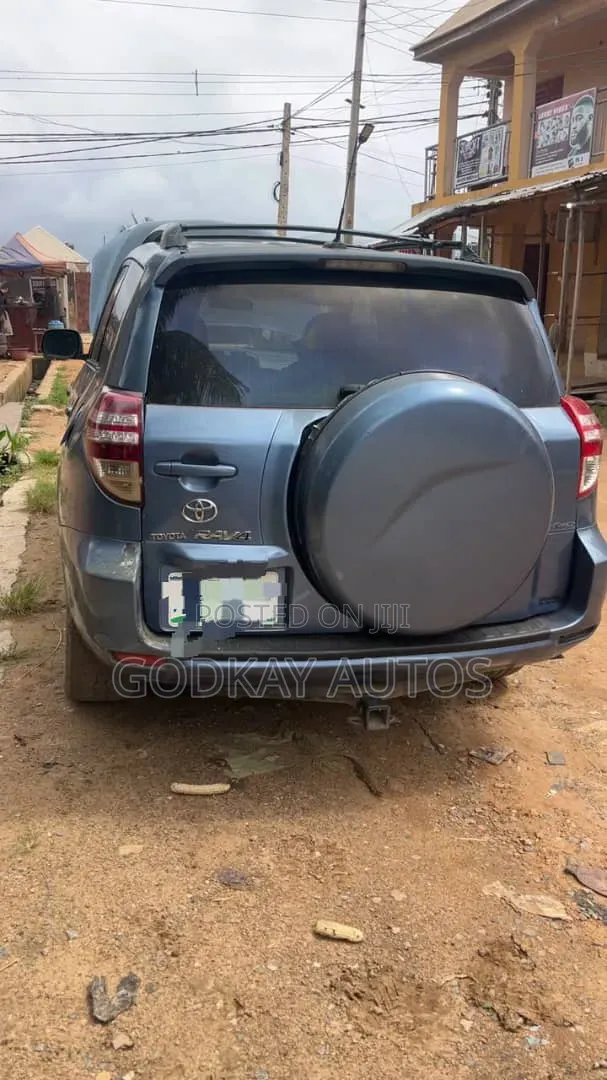 Toyota RAV4 2010 Blue - 1
