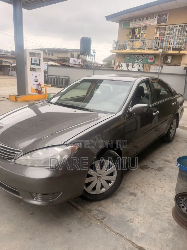 Toyota Camry LE Sedan 2006 - 1