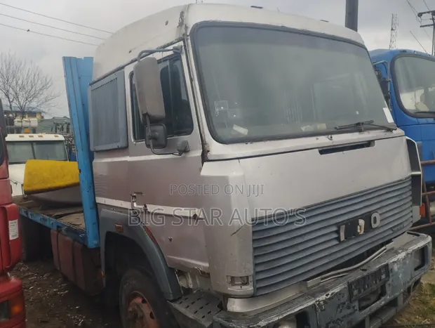 Used Iveco Manlift Truck (6 Tyres, 2000 Model) - 1