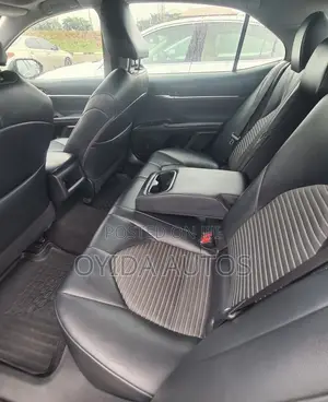 2020 Toyota Camry SE FWD Black