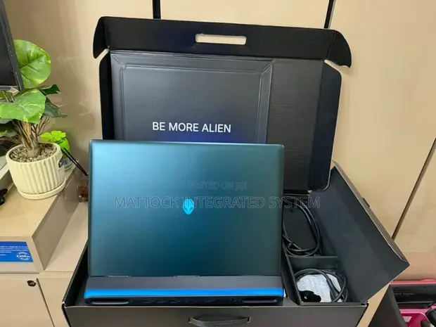 Dell Alienware Area 51 AA18250 Laptop - Intel Core Ultra 9, 32GB RAM, 1TB SSD - 1
