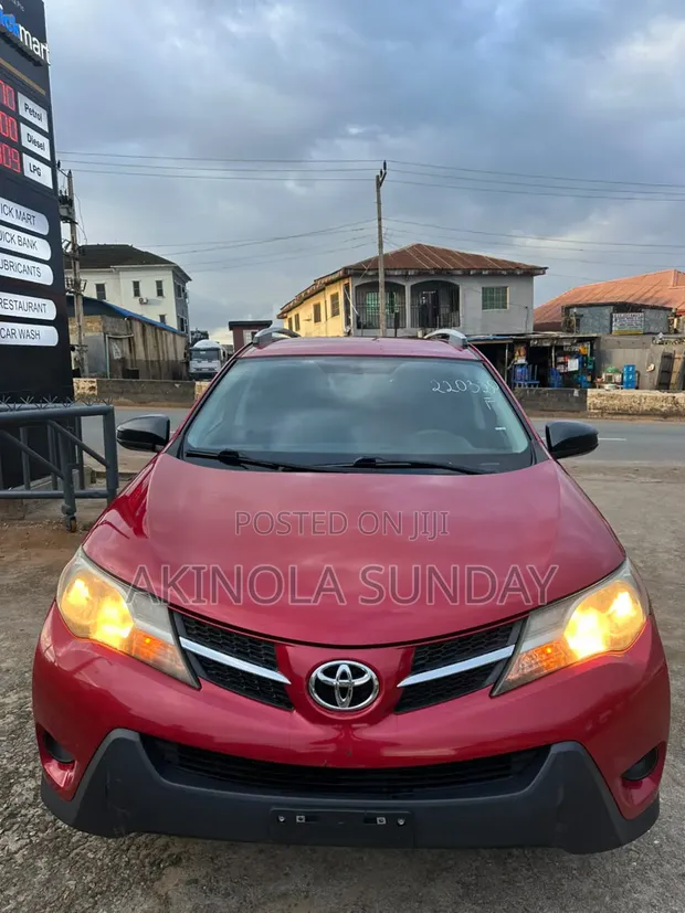2015 Toyota RAV4 Red - 1