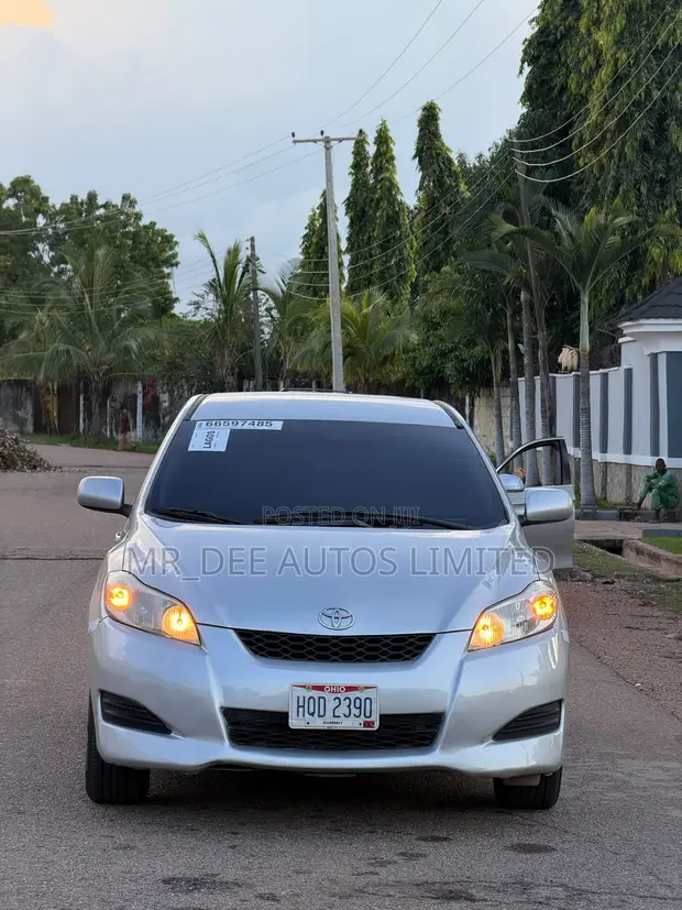 Toyota Matrix 2008 Silver - 1