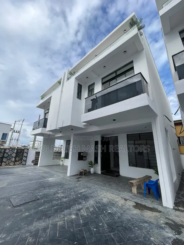 3-Bedroom Luxury Townhouse/Terrace in Ikota-Lekki - 1