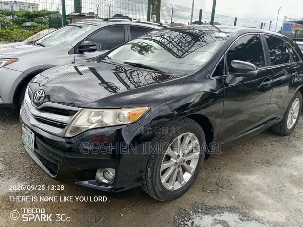 Toyota Venza 2010 Red - 1