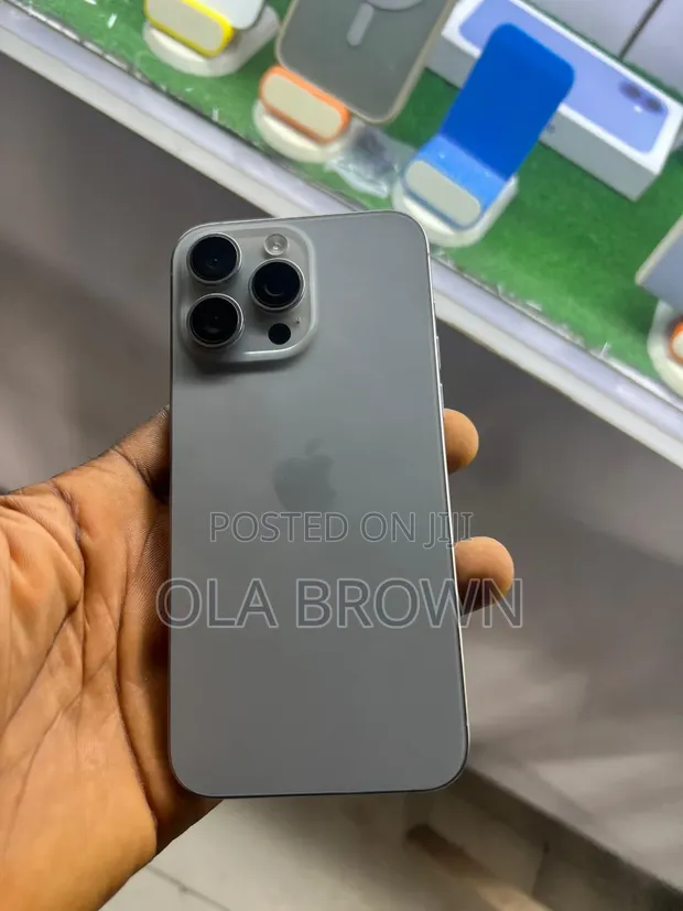 Apple iPhone 15 Pro Max 256GB Gray - 1