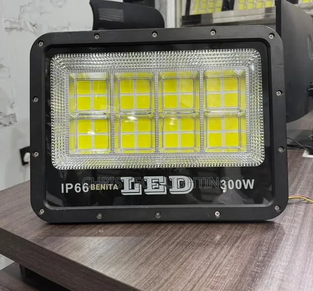 300W LED Floodlight - IP66 Mai Jure Ruwa - 1