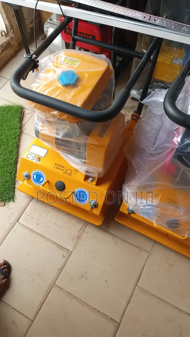 Brand New Plate Compactor - 7HP Petrol - 1