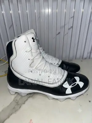 Amfani da Under Armour Takalman Kwallon Kafa - Nau'in Gwiwa