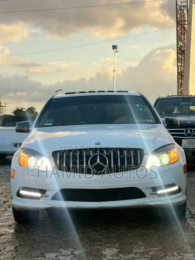 Mercedes-Benz C300 2008 White - 1
