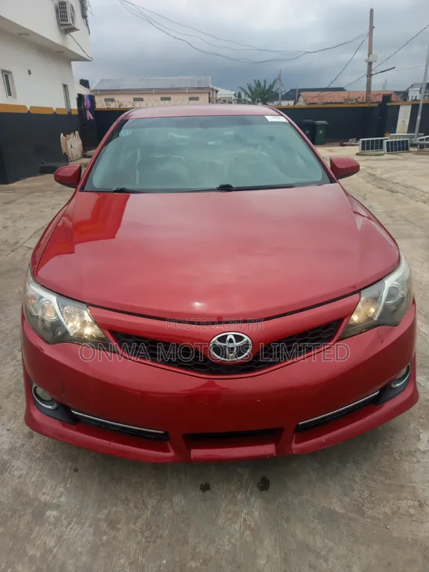 Toyota Camry SE 2013 Red - 1
