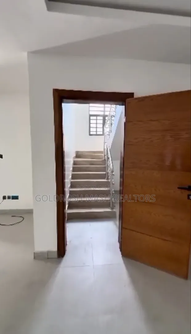 Furnished 4-Bedroom Detached Duplex a Magodo Phase 2 - 1