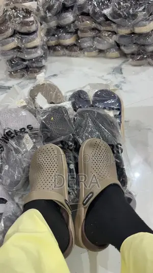 Peak Wears Crocs Clogs - Girman 41-44 (Launuka 7)