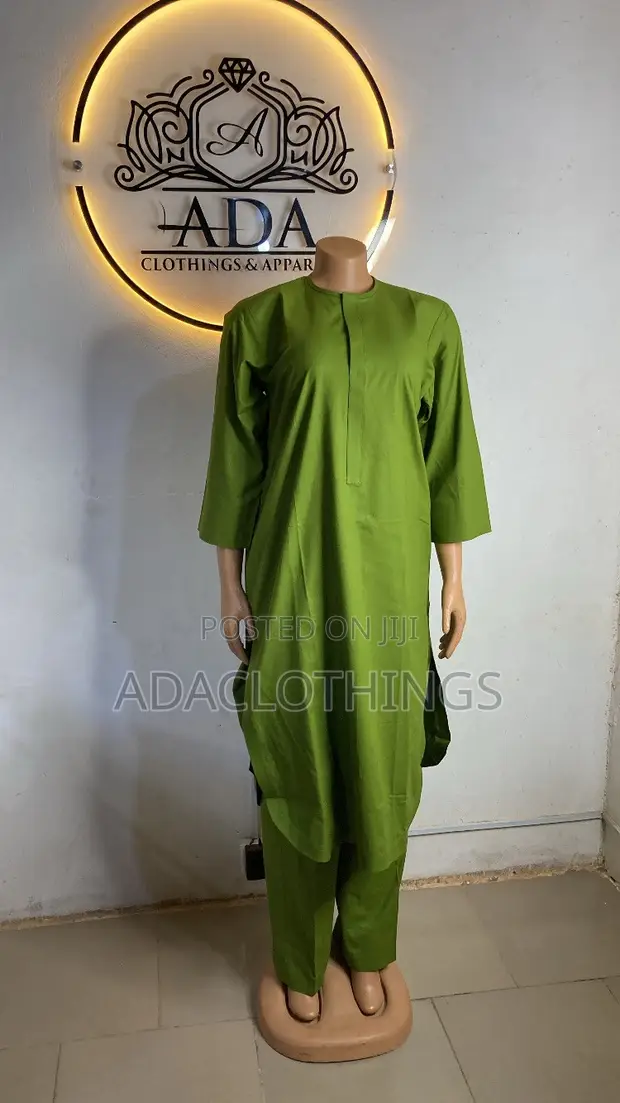 Elegant Green Two-Piece Set with Matching Trousers - 1